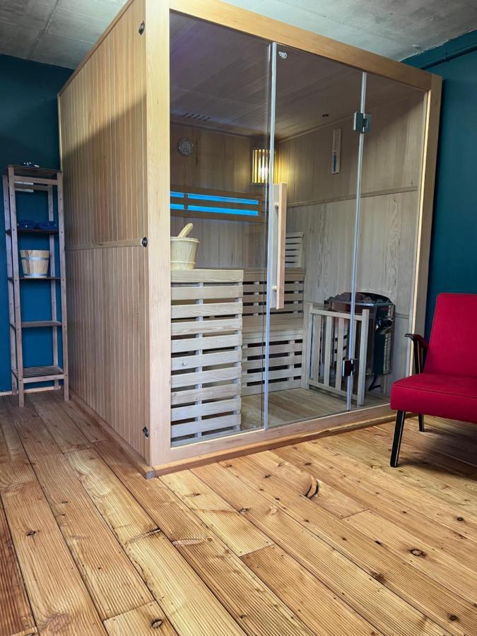Houten Vakantiewoning "Reisnaarpolen" Royaal Ontbijt, Sauna En Hottub Czarna Gora Exterior photo