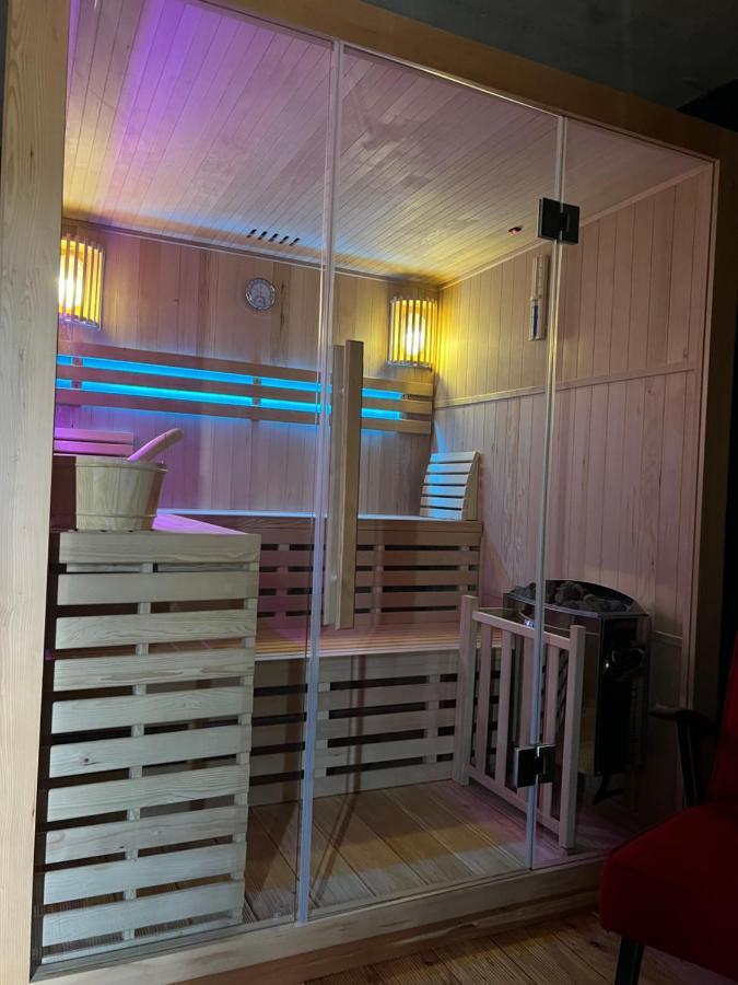 Houten Vakantiewoning "Reisnaarpolen" Royaal Ontbijt, Sauna En Hottub Czarna Gora Exterior photo